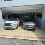 Serenity Family Stay Ipoh 8 Pax