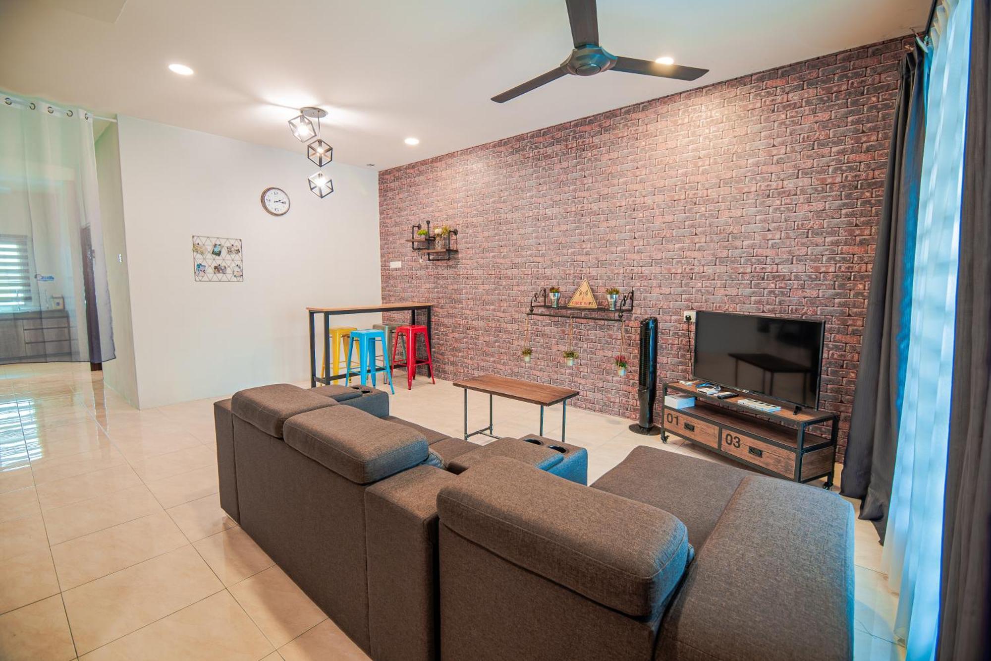 Serenity Family 8 Pax Rumah percutian